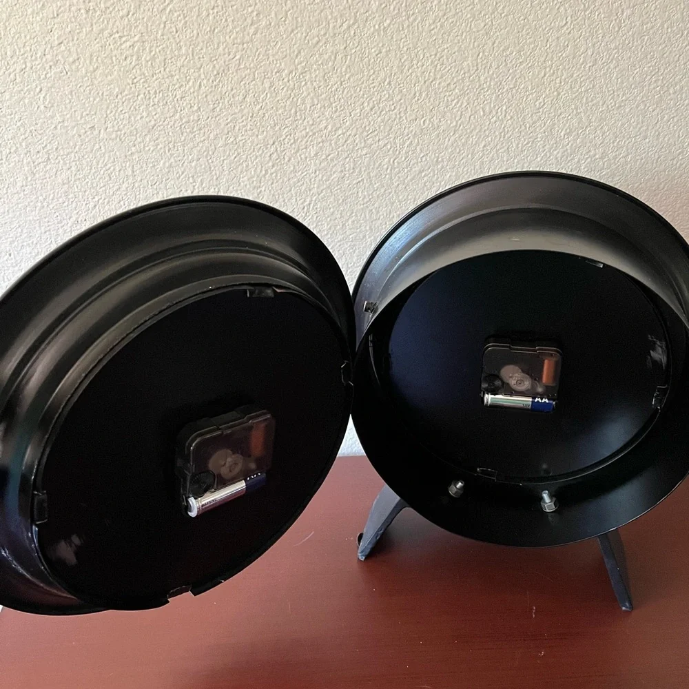 Vintage double-sided table clock
